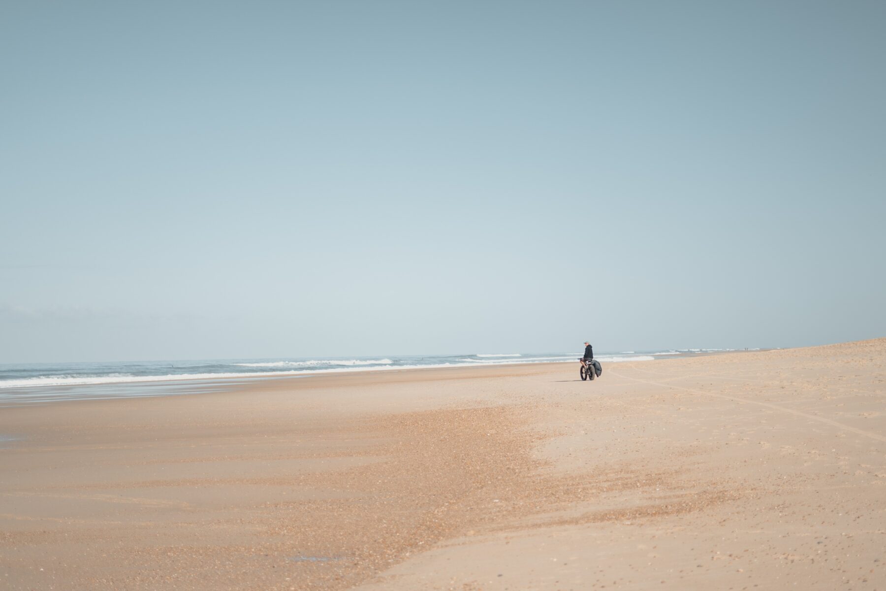 Fatbiken over het Nederlandse strand