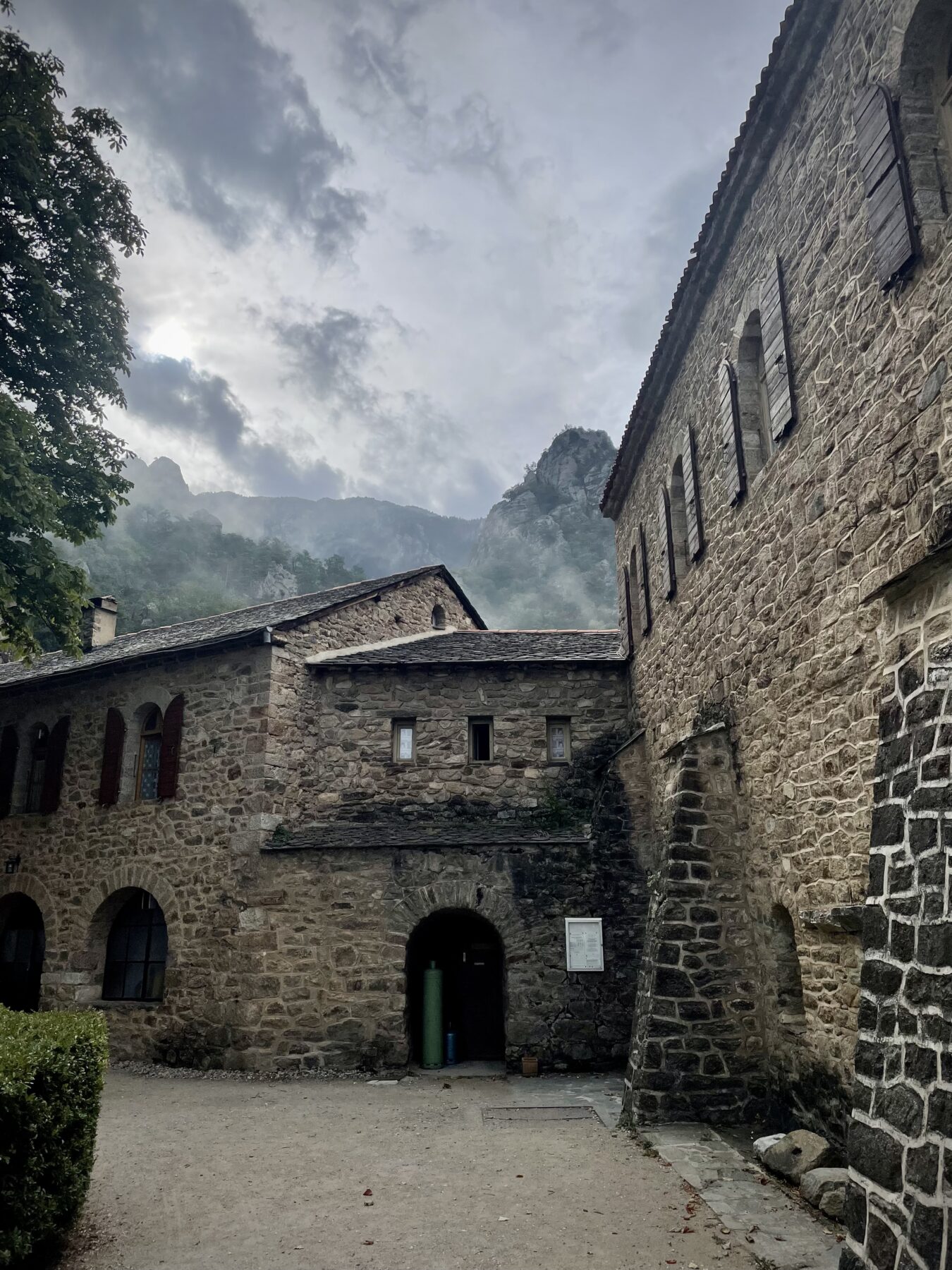 Abdij Saint Martin du Canigou rustiek