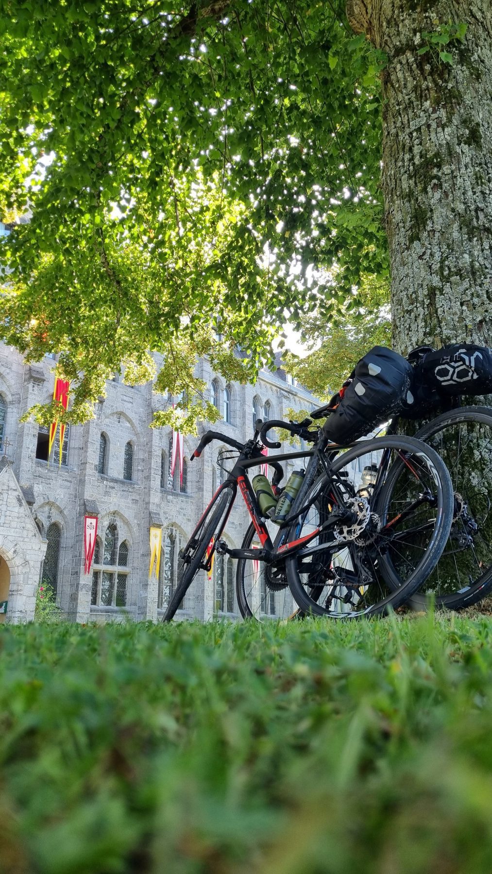 Maredsous Abdij met fietsen