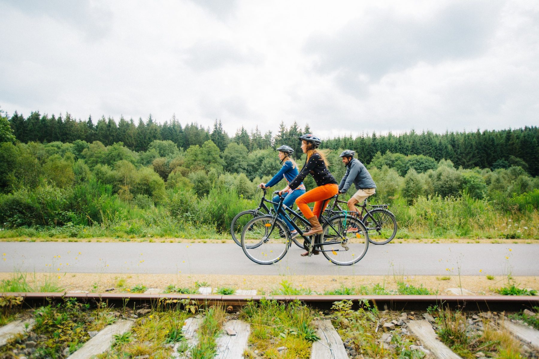 Fietsen langs het spoor over de Vennbahn in Wallonië