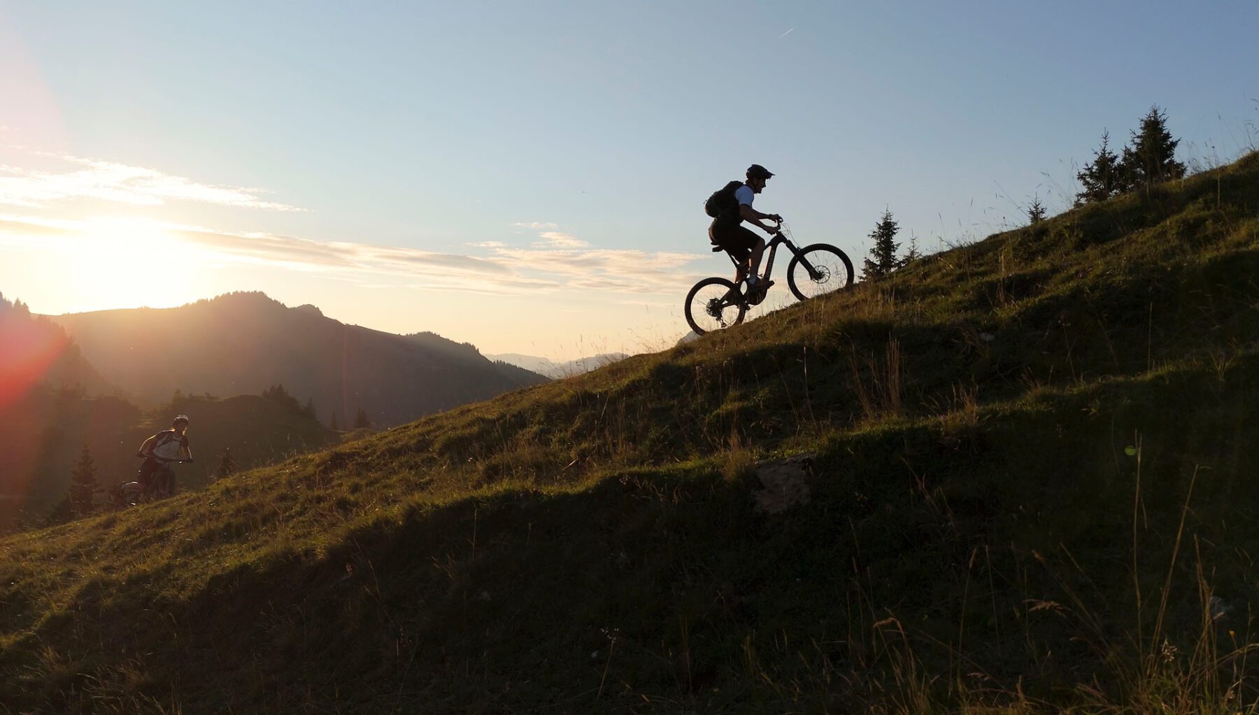 Mountainbiken bij zonsopgang in het Tannheimer Tal