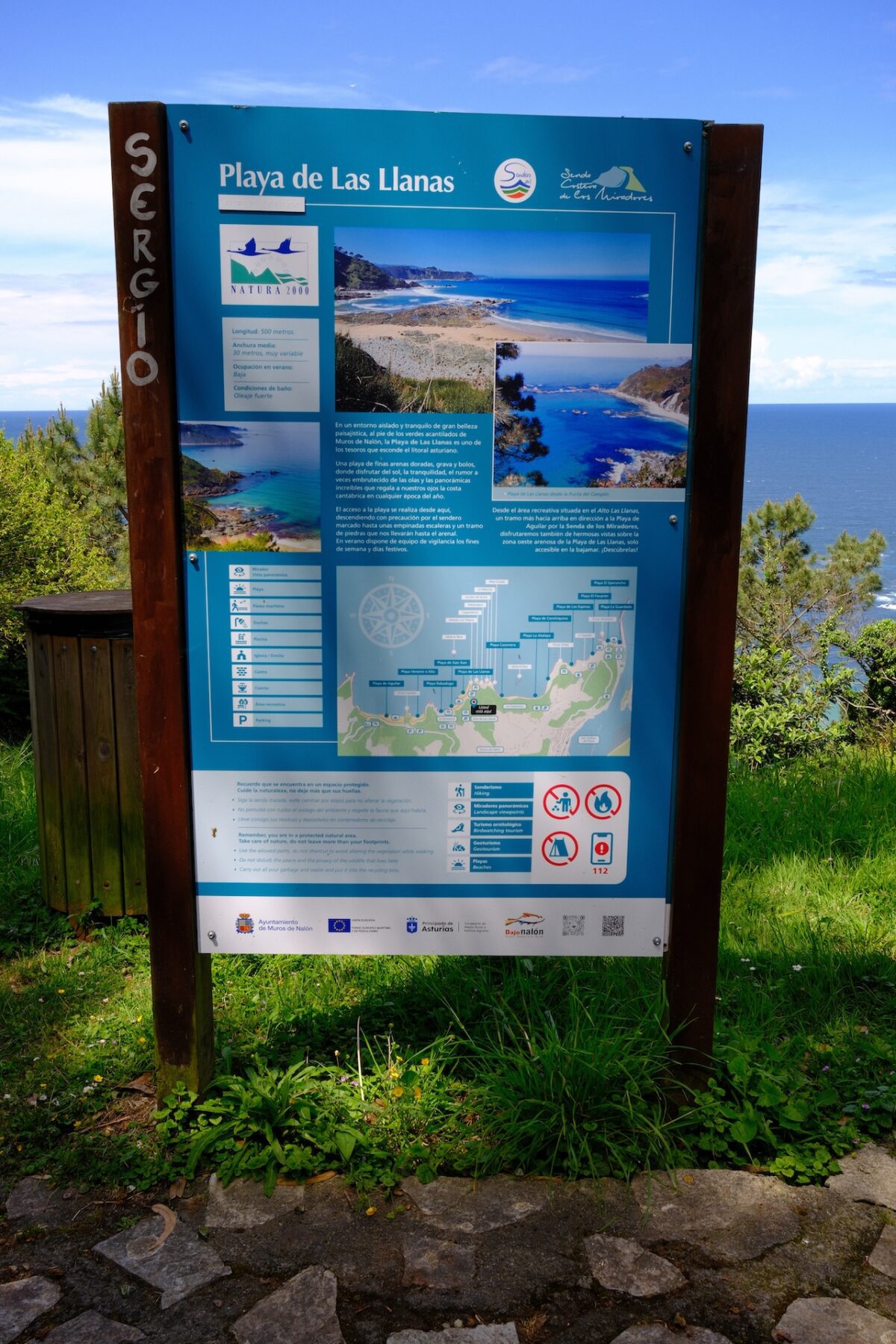 Bord met plattegrond van de verschillende Miradores en playas
